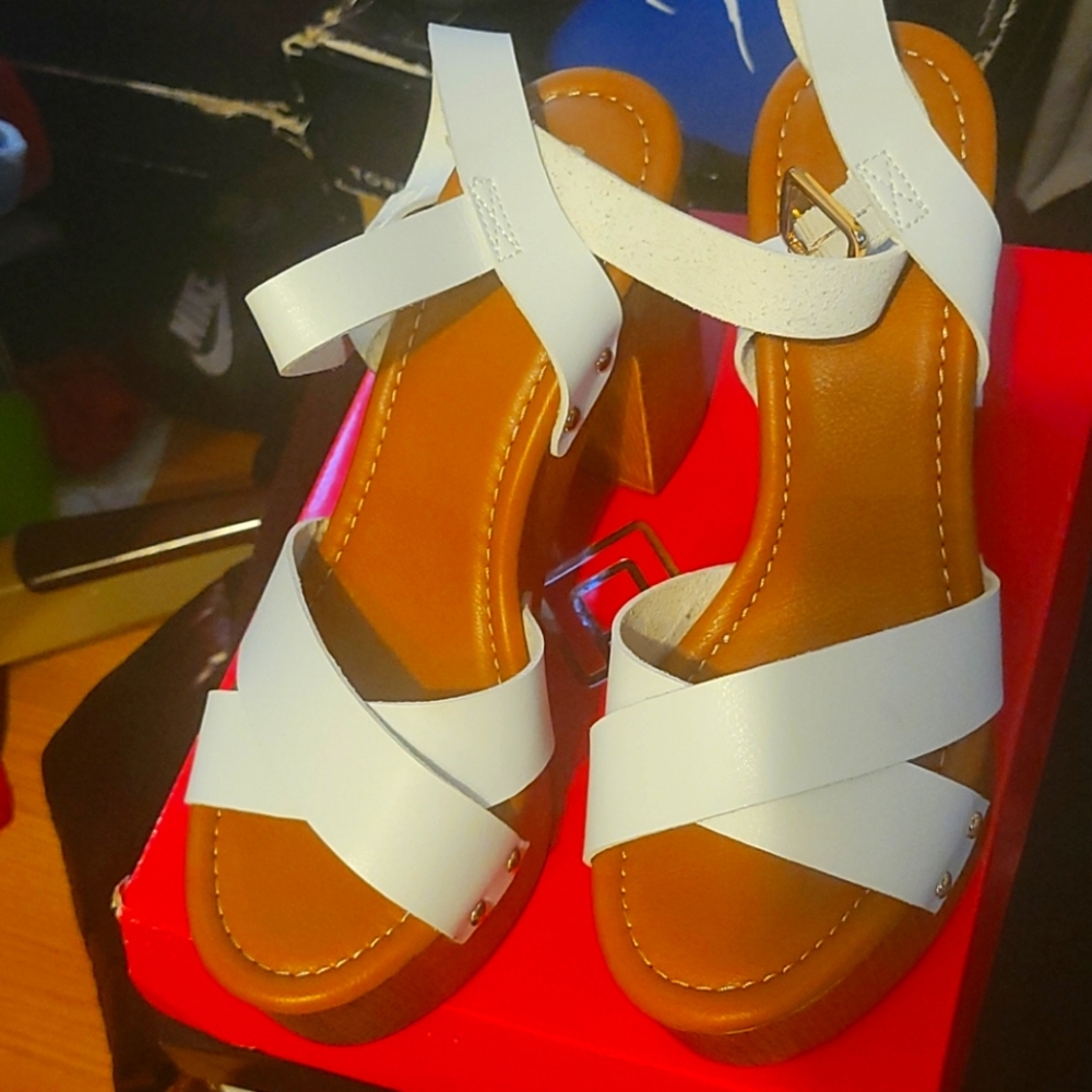 White platform sandal
